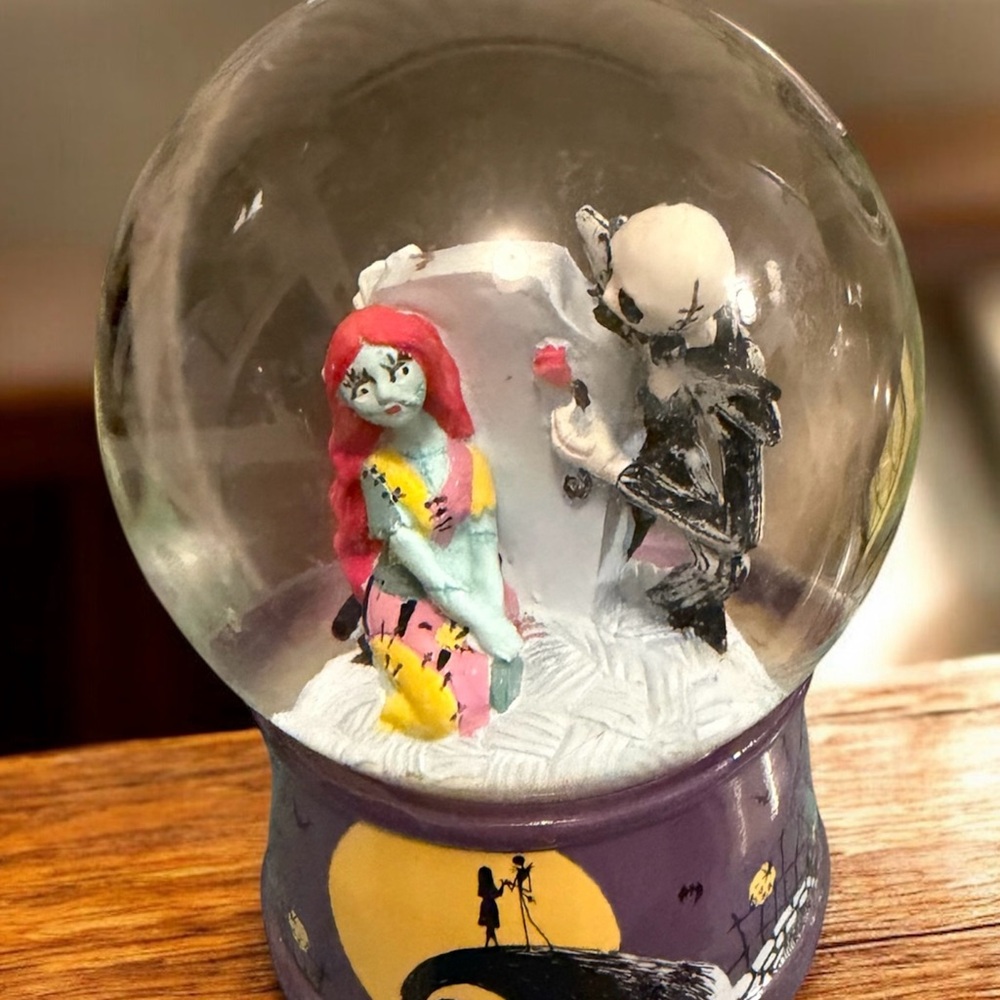 Snow Globe - Sally & Jack (Purple)
